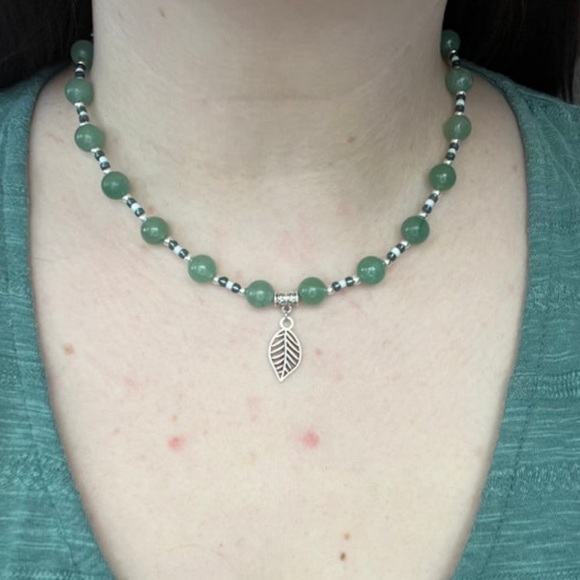 Green Aventurine 8mm Crystal Gemstone Beaded Leaf Choker Necklace - Picture 5 of 5